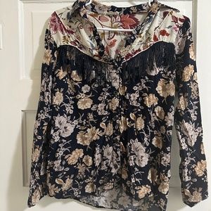 Gimmicks by bke blouse